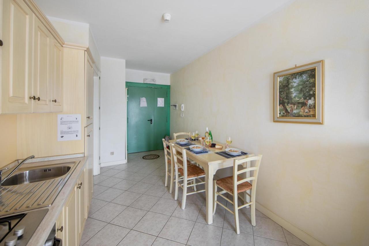 I Mosaici Apartments By Wonderful Italy Sirmione Exterior photo